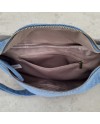 Sac forme banane velours, large contenance, pratique et legère.