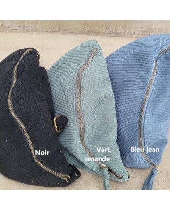 Sac forme banane velours, large contenance, pratique et legère.