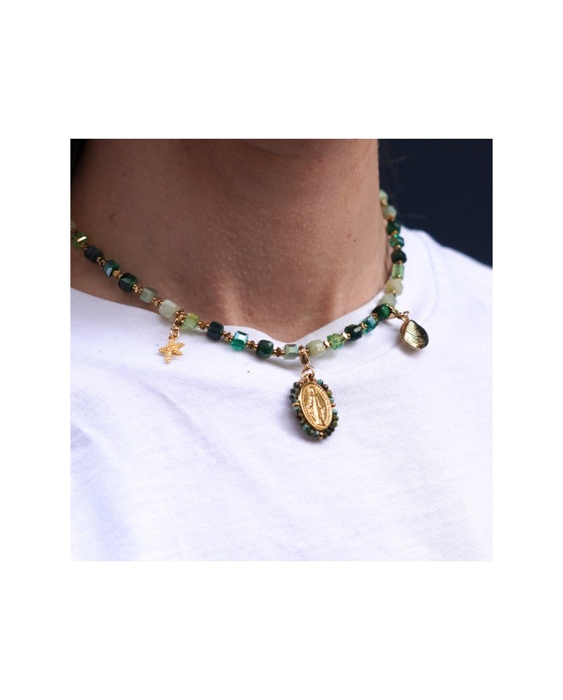 Colliers  médaille Vierge Marie – Perles colorées & breloques dorées  