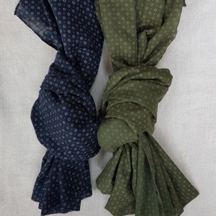 Foulard coton imprimé marine et kaki