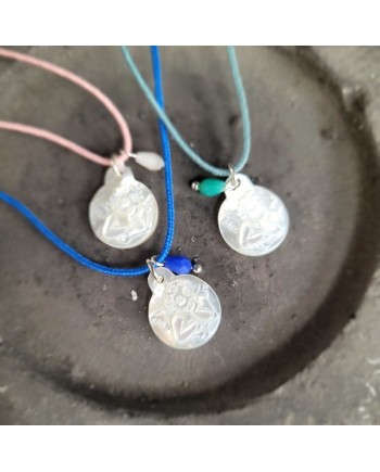 collier religieux vierge à l'enfant et breloque argent, ajustable.