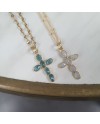 Collier croix sertie plaqué Or monté sur chaîne maille ronde .