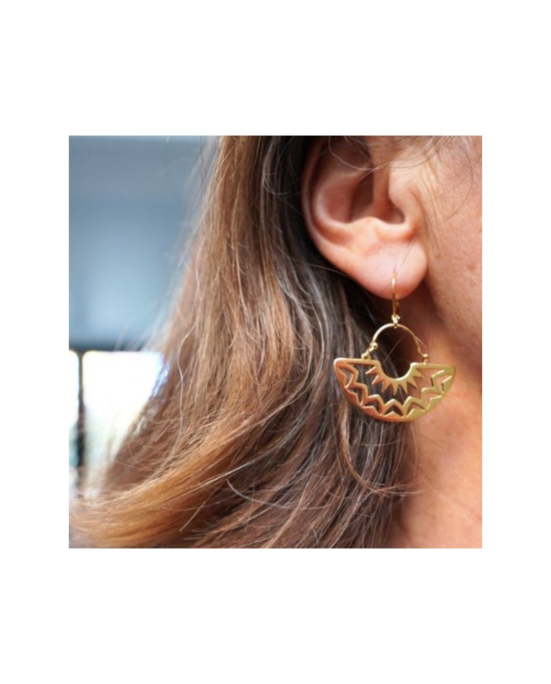 Paire de boucle d'oreille doré, style ethnique, motif géométrique. 
