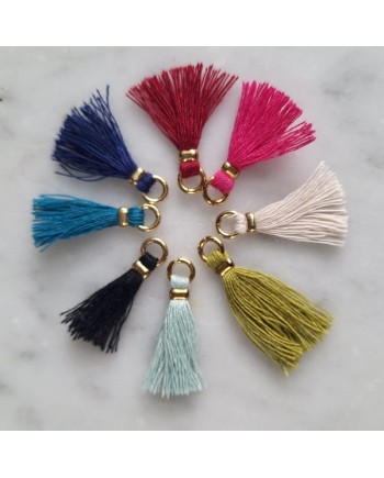 bracelet religieux plaqué Or avec breloque colombe et pompon coloré.