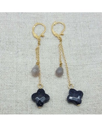 Boucle d'oreilles doré longues avec 2 pierres grise et bleu nuit sur chaîne avec 2 pierres gris et  bleues nuit