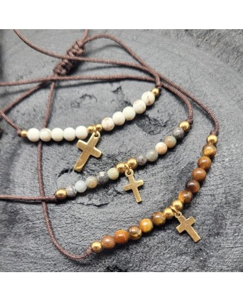 bracelet dizennier perles naturelles et croix plaqué Or sur lien coton