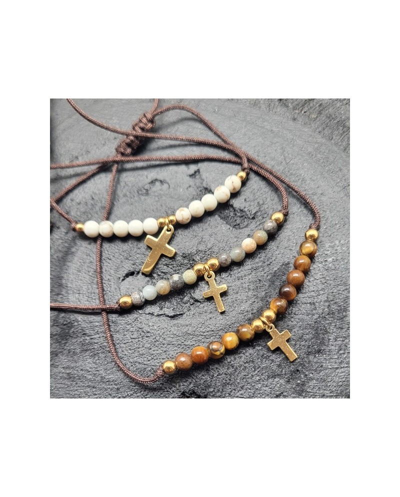 bracelet dizennier perles naturelles et croix plaqué Or sur lien coton
