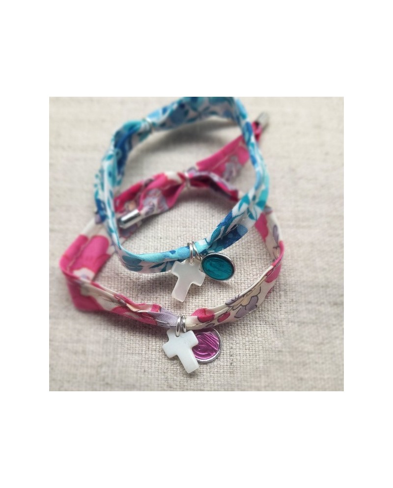 Bracelet religeux liberty deux breloques, cadeau première communion. 