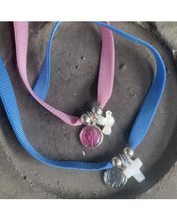 bracelet religieux elastique coloré, deux breloques, cadeau communion