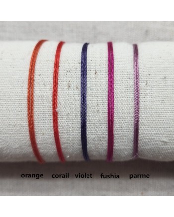 Bracelet trèfle Argent ou Plaqué Or, sur lien fin satiné ajustable.