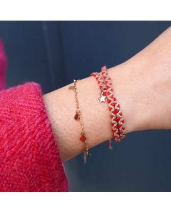 Bracelet double tour coloré avec une breloque en plaqué Or, ajustable.