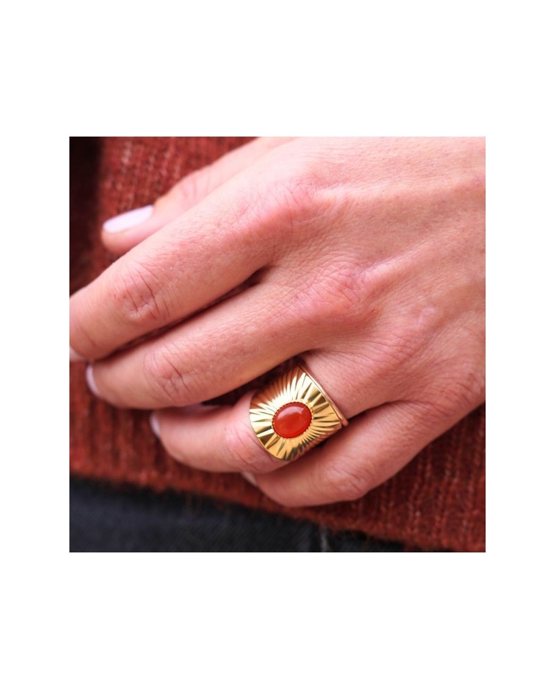 bague large style ethno chic avec une pierre ovale naturelle colorée