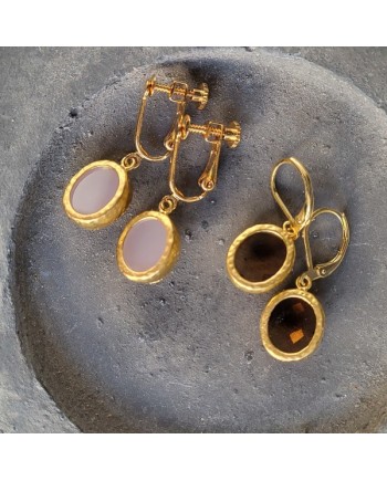 Boucles d'oreille pierre sertie couleur pastel