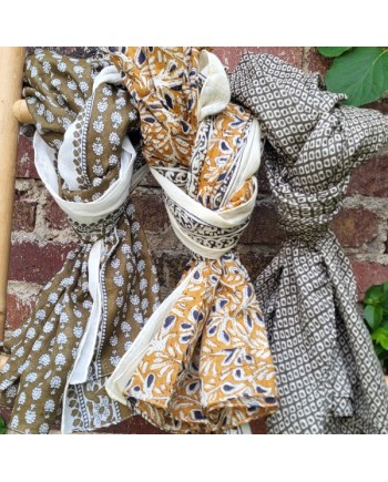 foulard ou paréo 100% coton, imprimé motifs ou fleurs vert et kaki