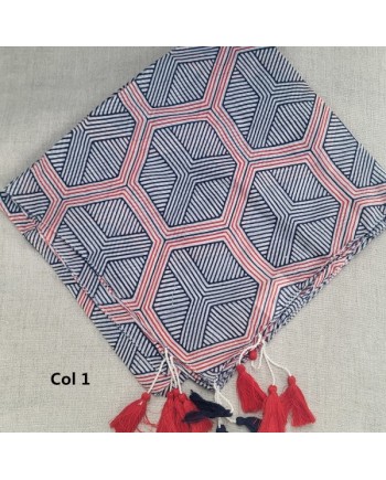 foulard 100% coton, motif imprimé, gamme de orange et de rouge.