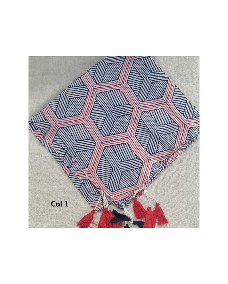 foulard 100% coton, motif imprimé, gamme de orange et de rouge.