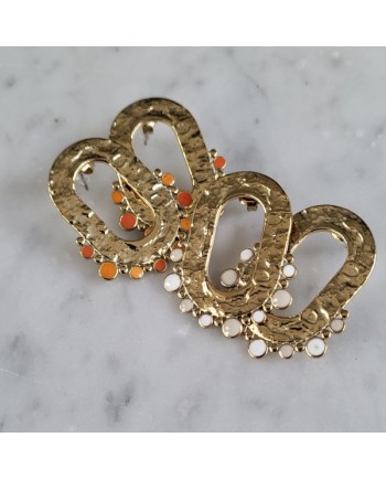 Boucles d'oreilles ovales dorées avec pastilles émaillées orange et blanches