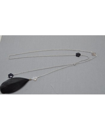 Sautoir Argenté  sur chaîne fantaisie et Plume coloris noir