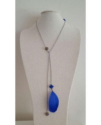 Sautoir Argenté  sur chaîne fantaisie et Plume coloris bleu vif