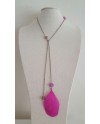 Sautoir Argenté  sur chaîne fantaisie et Plume coloris rose fushia