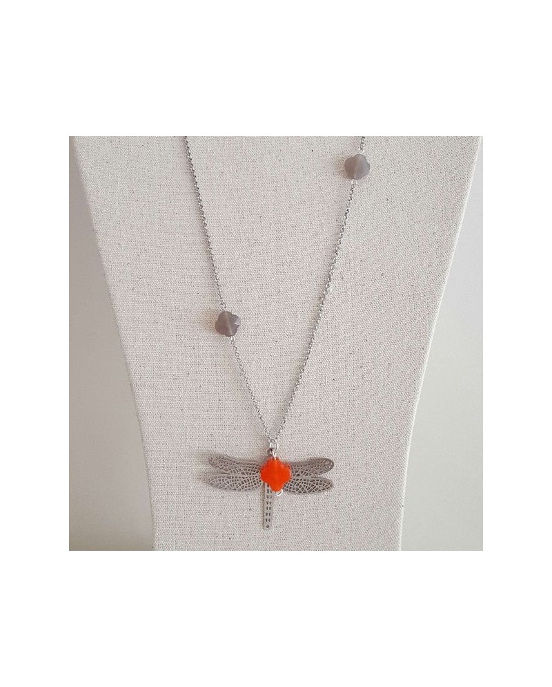 Sautoir Argenté sur chaîne fantaisie avec libellule et pierre coloris corail