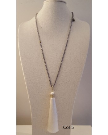 Sautoir pompon et perles facettes pompon blanc