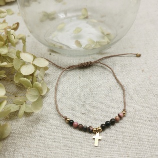 Bracelet perles naturelles et croix plaqué Or