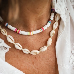 Collier coquillage ou surfer