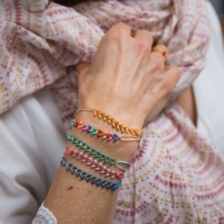 Bracelet epi émaillé multicolore sur lien coton ajustable