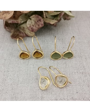 Boucle d'Oreille dormeuse plaqué Or pierre naturelle blanche