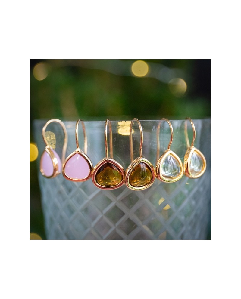 Boucle d'Oreille dormeuse plaqué Or pierre naturelle blanche