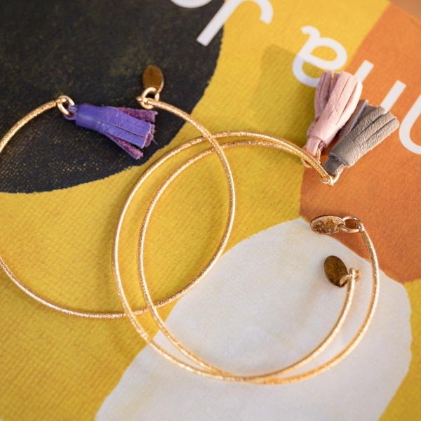 Bracelet ruban élastique pour femme avec pompon ou breloque plaqué or -   France