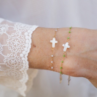 Bracelet croix nacre et chaîne perles miyuki