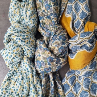 Foulard coton imprimé coloris jaune et bleu