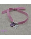 Bracelet religieux croix argent et pastille nacre rose sur elastique ajustable