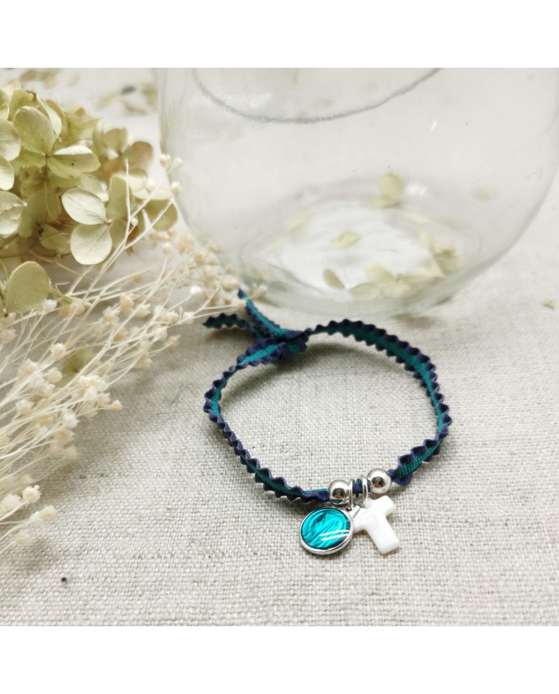 Bracelet religieux Vierge et croix nacre sur lien elastique frou frou rose