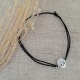 Bracelet tête de mort plaqué Or sur lien fin satiné