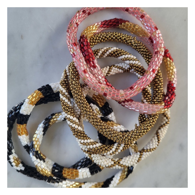 Bracelet souple en perles tissées colorées