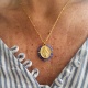 Collier médaille vierge et perles