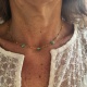 Collier chaîne et fleurs en perles