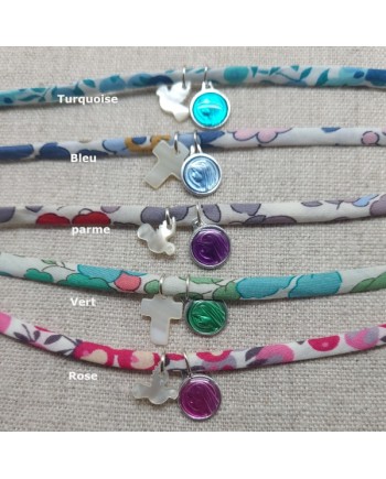 Collier religieux lien fin liberty, colombe en nacre et vierge émaillée bleue