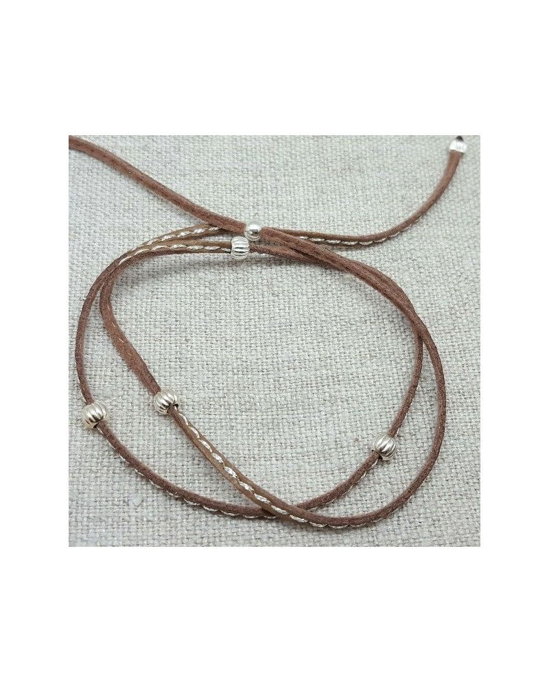 Bracelet double tour de lien facon cuir marron et fines perles