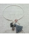 Bracelet jonc pompon et breloque en argent coloris gris