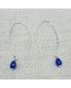Boucle d'oreille argentée percée longue ovale et pierre bleue