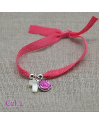 Bracelet religieux croix en nacre et médaille vierge rose sur lien elastique 