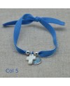 Bracelet religieux croix en nacre et médaille vierge bleue sur lien elastique 