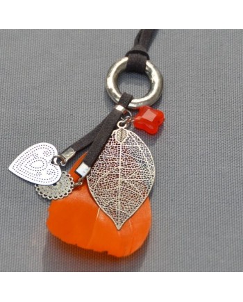 Sautoir plume colorée et breloque argenté