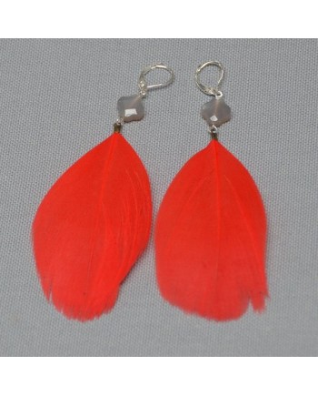 Boucle d'oreille grande plume rouge
