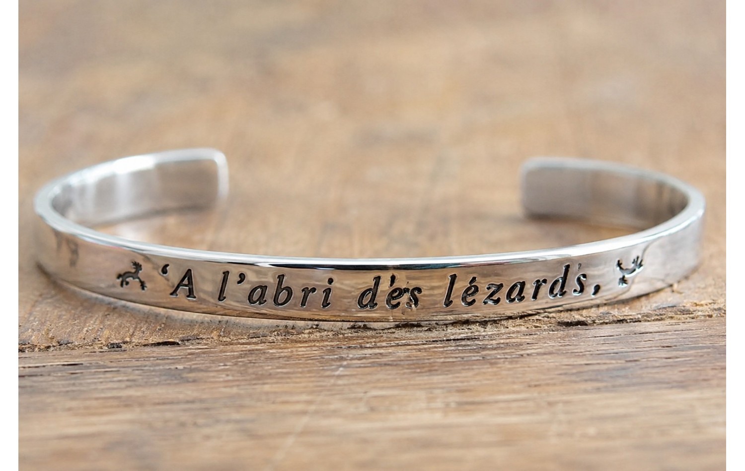 Bracelet Gravé : Pour Qui, et Comment Bien le Choisir ?