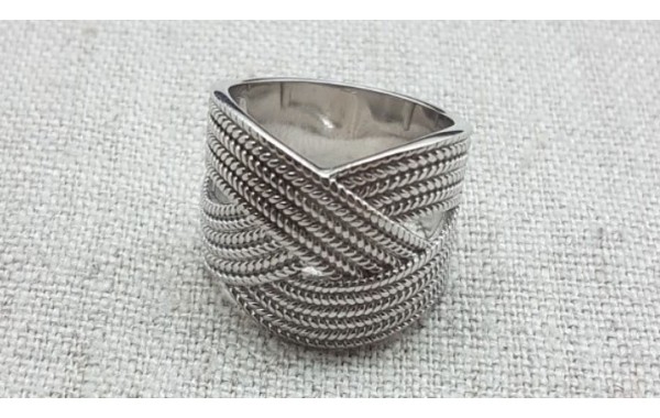 Pourquoi la bague en argent pour femme reste une tendance incontournable ?